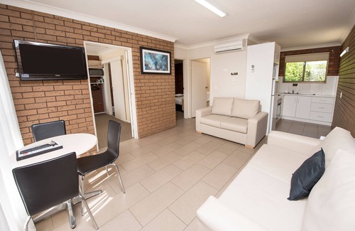 Swan Hill Hotel | Jacaranda Motel & Holiday Units
