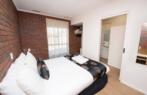 Swan Hill Hotel | Jacaranda Motel & Holiday Units