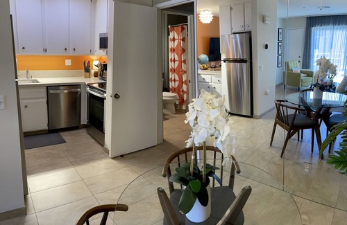 Downtown Palm Springs Condo | Jacinto's HideAway: Walk to everything in Palm Springs,