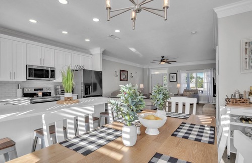 Starkville House | Jack’s Junction On The Water- Hail State!n4 Bedrooms/Sleeps 12