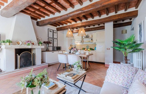 Lucca Apartment | Jacopo Farmhouse Apartment in Wine Resort in Lucca