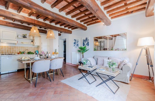 Lucca Apartment | Jacopo Farmhouse Apartment in Wine Resort in Lucca