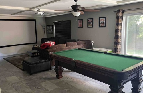 Enterprise House | Jacuzzi, Game Room, pool table, big projector screen. Large 3,000 sqft 3 story.