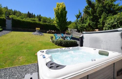 Engreux House | Jacuzzi Retreat, Ardennes