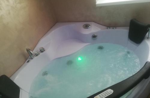 Subotica House | Jacuzzi Room