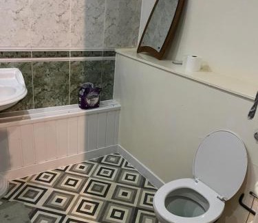 Middlesbrough House | Jakes en suite room near James cook