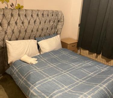 Middlesbrough House | Jakes en suite room near James cook