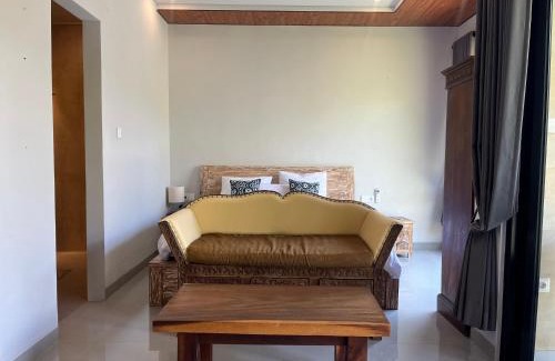 Nyuh Kuning House | Jambul House