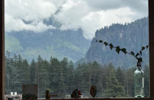 Manali Hotel | Jamming Tree