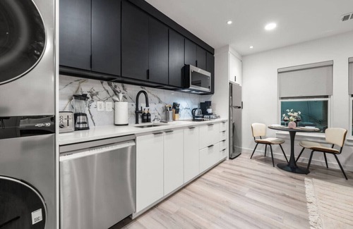 Oak Cliff Apartment | Japandi Zen King 1BR Apt-Bishop Arts Nr DT Dallas