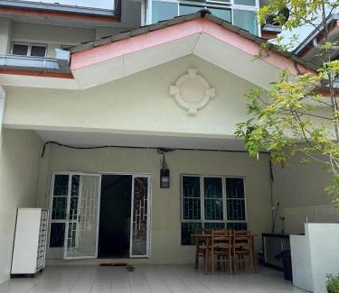 Tanah Rata House | Jarzmin Double Story Homestay @ Royal Lily
