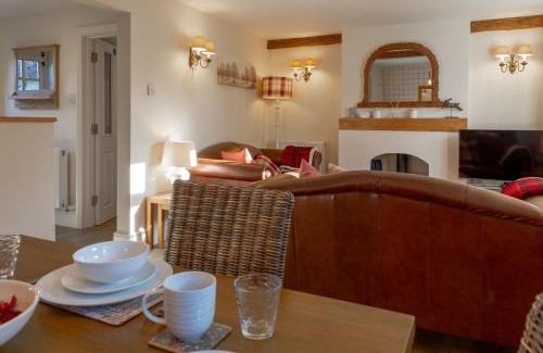 Bourton House | Jasmine Cottage - 2 Bedroom in Heart of Bourton!