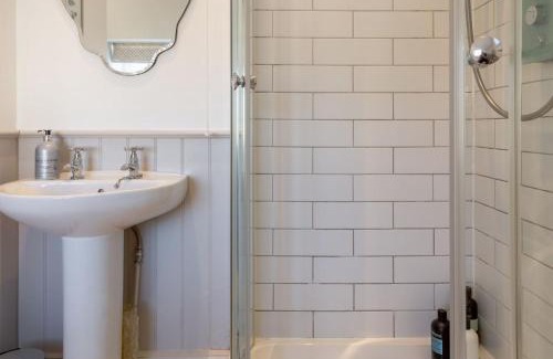 Bourton House | Jasmine Cottage - 2 Bedroom in Heart of Bourton!