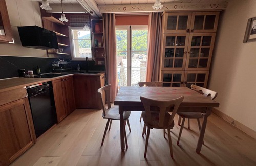 Bagneres-de-Luchon House | Jasmine joli chapeau A vélo