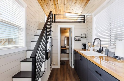 Apple Valley Apartment | Jasper Tiny Home with Private Hot Tub