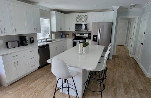 Villas House | Jasper Villa - Pool & Hot Tub. Beach supplies and a home with all the amenities!