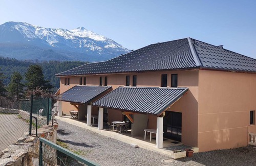 Jausiers Apartment | Jausiers: Cozy 2BR apt, indoor pool, terrace, garage - near ski, hiking & more!