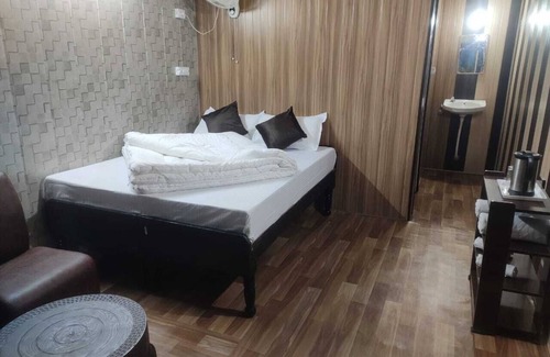 Barkot Hotel | Jayara Resort And Cafe