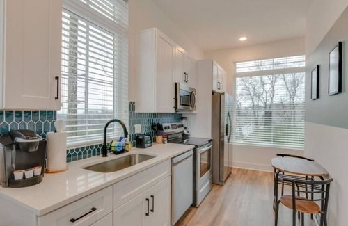 North Nashville House | Jazz Junction – 2BR & Kitchen – 7 Mins to Broadway