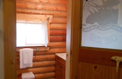 Soldotna House | JBs Alaska Getaway Custom Log Cabin sleeps 6