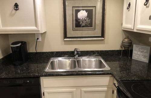 Johnson City Apartment | ⭐️ JC Base Camp - Huge Private Suite with Full Kitchen & Laundry