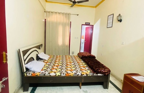 Mohangarh Hotel | JC Guest housenIt is located in Lucknow. there are many facility are available.