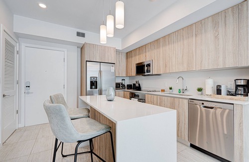 Northeast Miami Apartment | JC719 DESIGN DISTRICT, LUXURY BAYVIEW