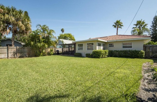 Bay Esplanade House | Jeanie's Beach House home