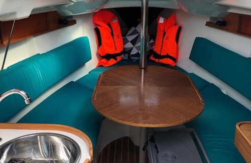 Frymburk Boat Rental | Jeanneau Sun Way 25