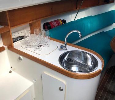 Frymburk Boat Rental | Jeanneau Sun Way 25