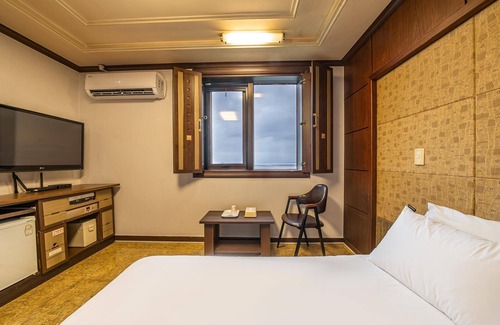 Hwaseong Hotel | Jebudo Seuwitel