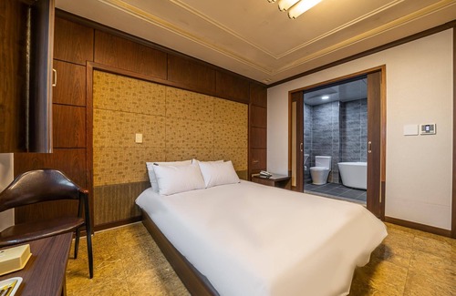 Hwaseong Hotel | Jebudo Seuwitel