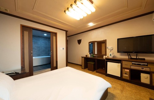 Hwaseong Hotel | Jebudo Seuwitel