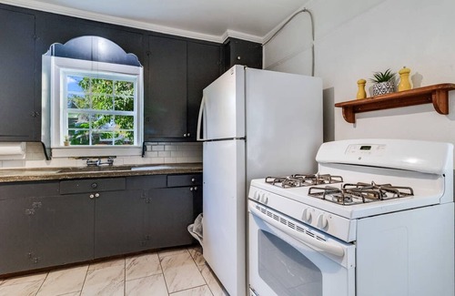 Freetown - Port Rico Apartment | Jefferson Flat in Lafayette