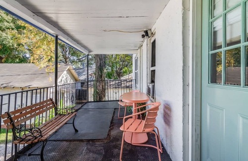 Freetown - Port Rico Apartment | Jefferson Flat in Lafayette