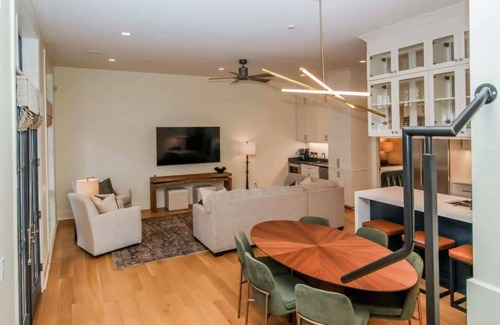 Oxford House | Jefferson Manor A by Apex Short Term Stays