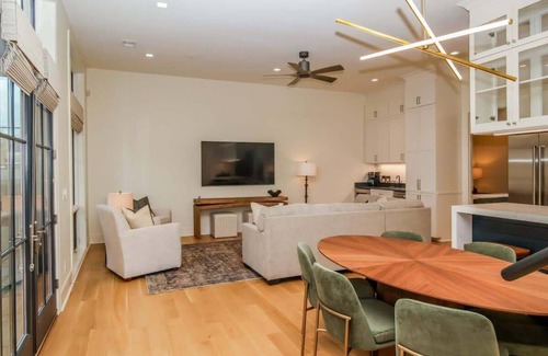 Oxford House | Jefferson Manor A by Apex Short Term Stays