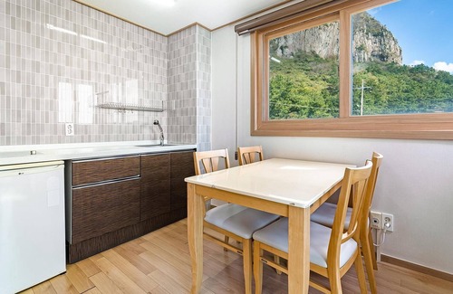 Andeok House | Jeju the Oceanhill Pension
