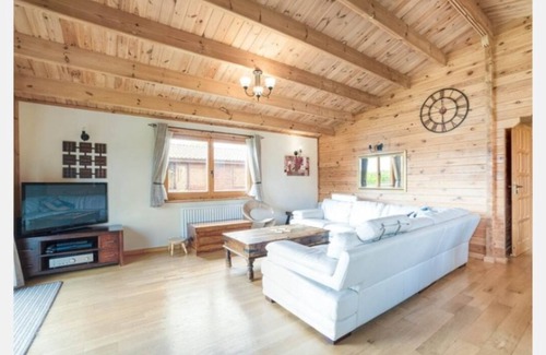 Tattershall Cabin | Jemima lodge,hottub and private fishing peg