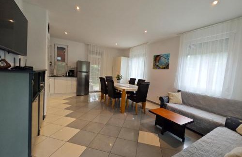 Balatonszarszo Apartment | Jenna Apartments - Pinka