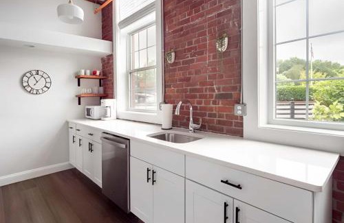 College Hill Apartment | Jennifer's Historic Downtown Loft