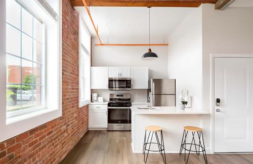College Hill Apartment | Jennifer's Vibrant Historic Brick Loft Private Apartment