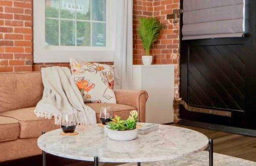 College Hill Apartment | Jennifer's Vibrant Historic Brick Loft Private Apartment