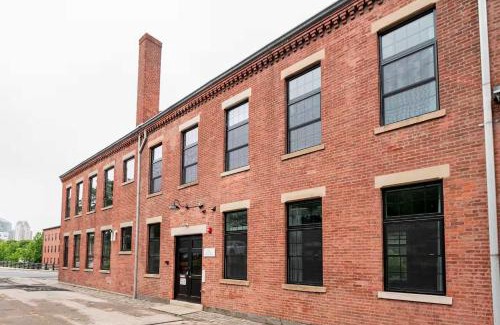 College Hill Apartment | Jennifer's Vibrant Historic Brick Loft Private Apartment