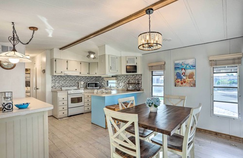 Nettles Island Cottage | Jensen Beach Home w/Private Beach Access!