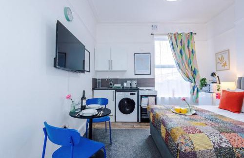Leamington Spa Apartment | Jephsons Lodge Studio 2 - Town Centre Gem, Free Parking