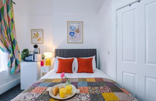 Leamington Spa Apartment | Jephsons Lodge Studio 2 - Town Centre Gem, Free Parking