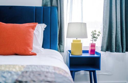 Leamington Spa Apartment | Jephsons Lodge Studio 6 - Town Centre Gem, Parking, WiFi & Free Netflix