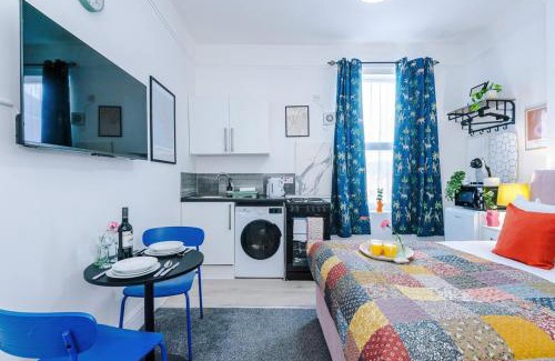 Leamington Spa Apartment | Jephsons Lodge Studio 7 - Town Centre, WiFi, Free Disney & Prime