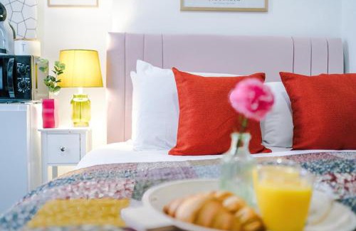 Leamington Spa Apartment | Jephsons Lodge Studio 7 - Town Centre, WiFi, Free Disney & Prime